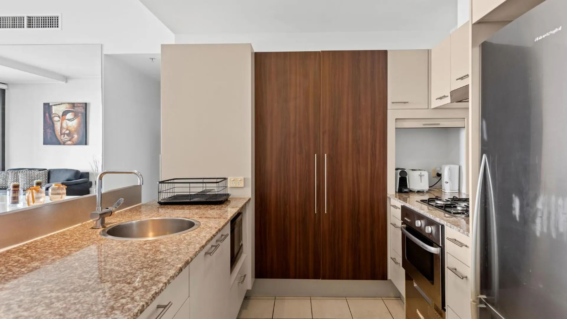 Urban Skyline 2-Bed With Pool & Gym Access Apartment Brisbane Australia