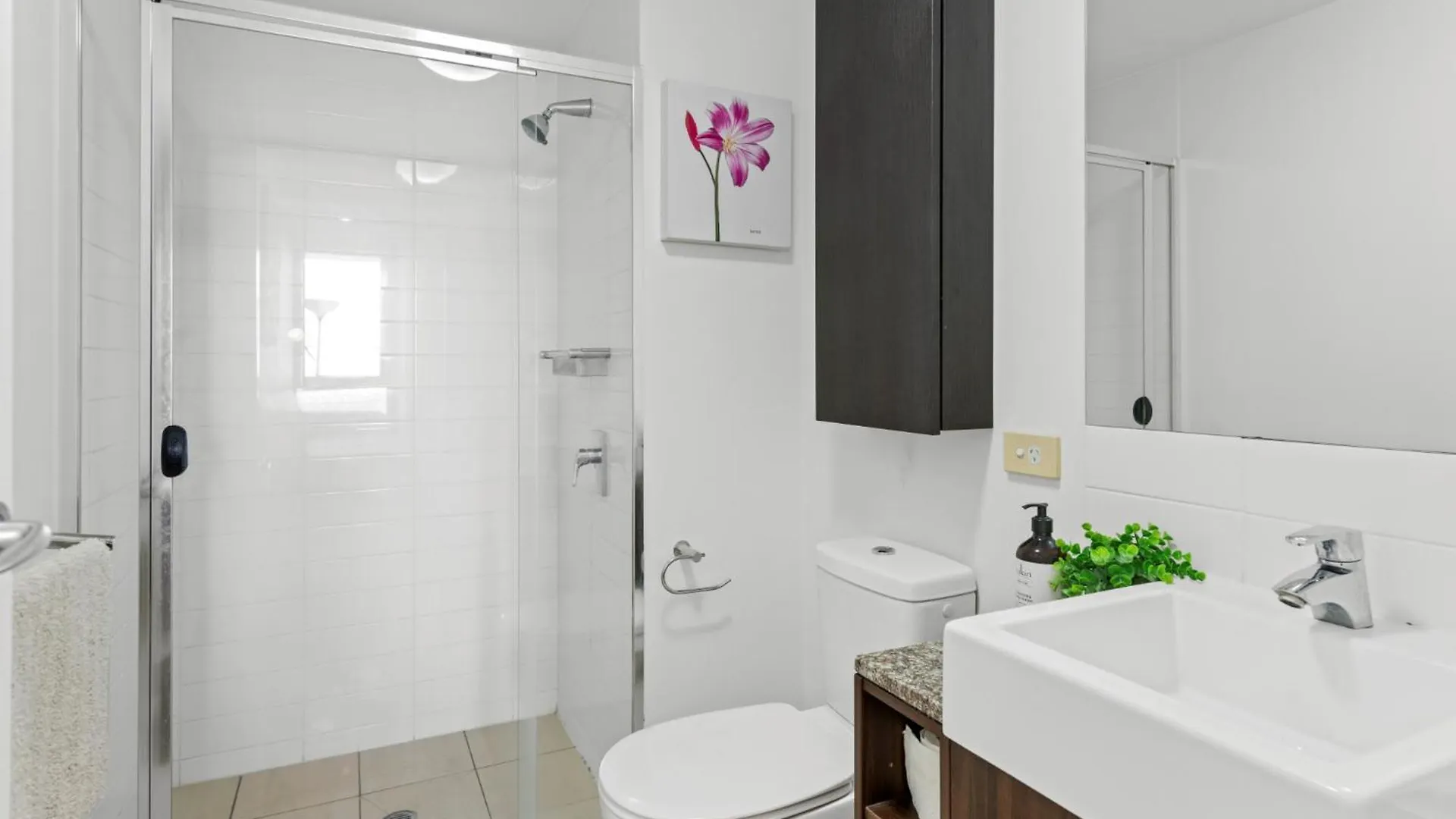 Urban Skyline 2-Bed With Pool & Gym Access Apartment Brisbane