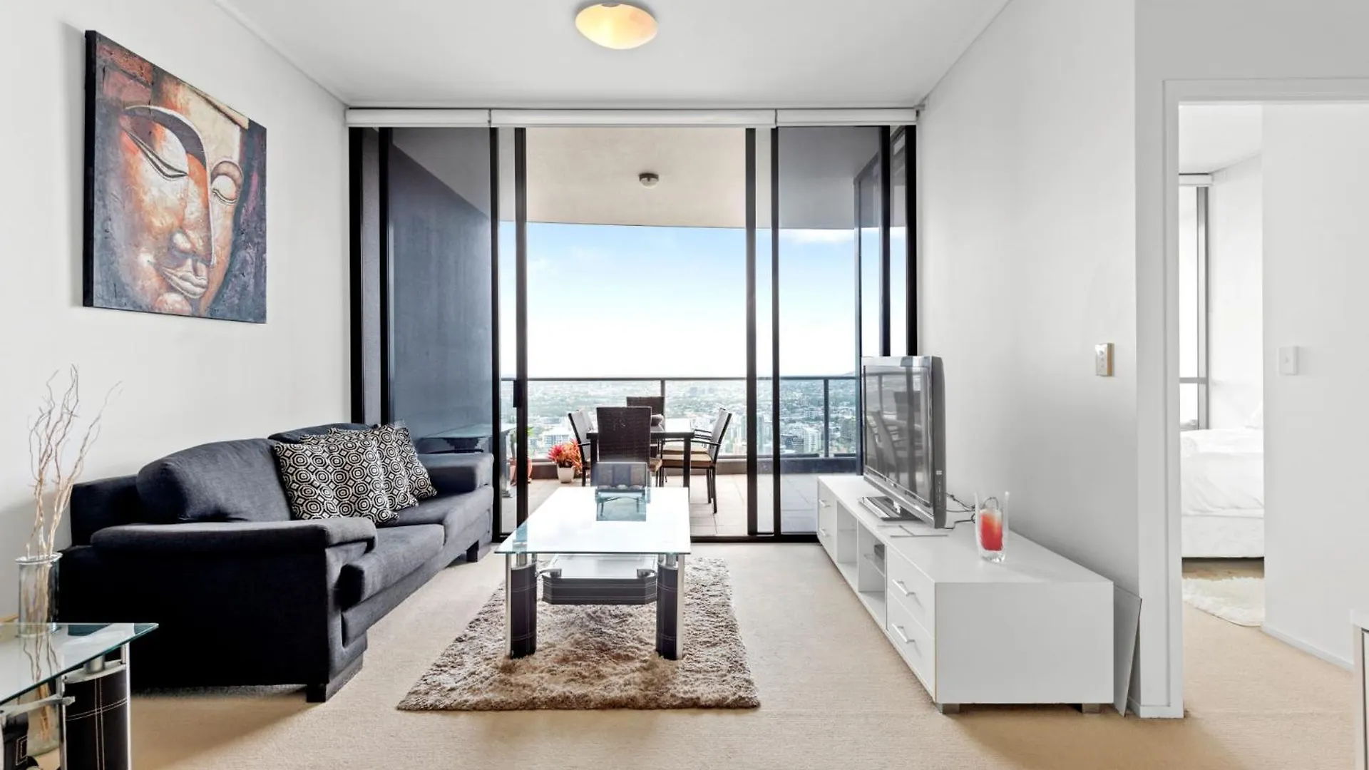 Urban Skyline 2-Bed With Pool & Gym Access Apartment Brisbane