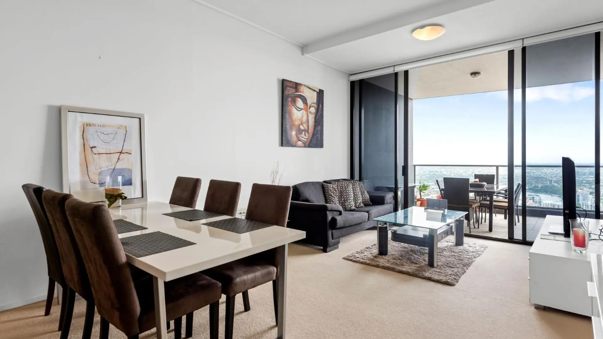 Urban Skyline 2-Bed With Pool & Gym Access Apartment Brisbane Australia