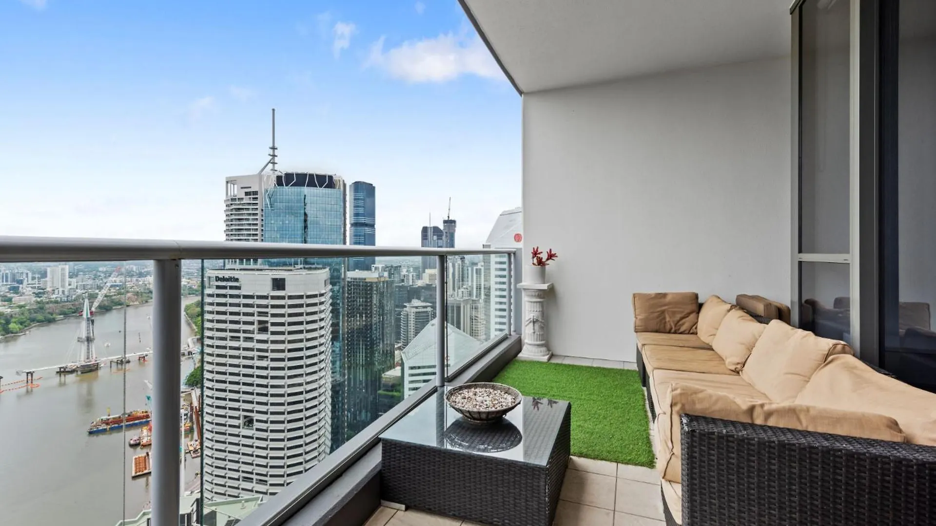 Urban Skyline 2-Bed With Pool & Gym Access Apartment Brisbane 0*,