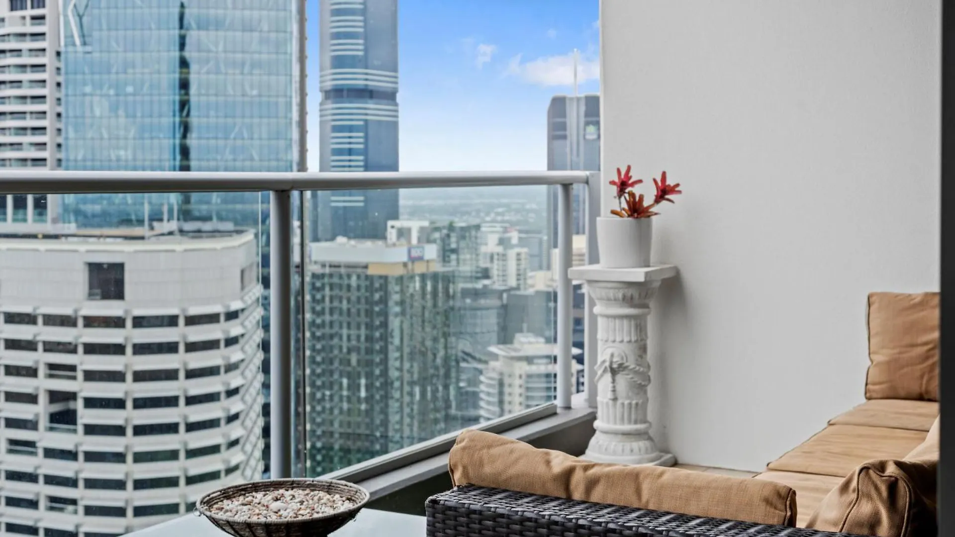Urban Skyline 2-Bed With Pool & Gym Access Apartment Brisbane Australia